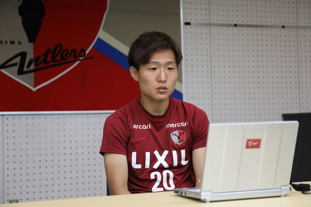 全体練習を終えて、オンライン取材に応じる鹿島MF三竿健斗　（C）KASHIMA　ANTLERS