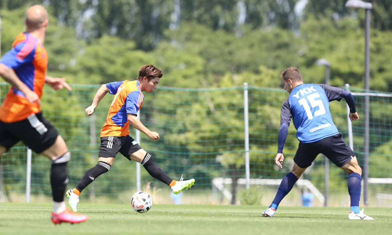 カターレ富山との練習試合で1ゴールを挙げた新潟FW渡辺（C）ALBIREX　NIIGATA