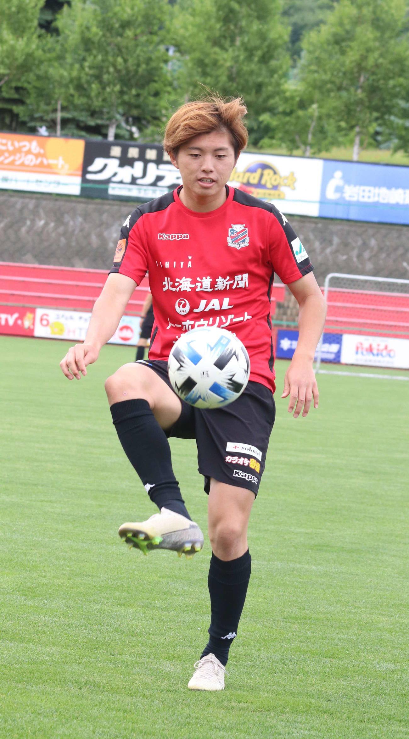 練習で汗を流す札幌FW藤村（撮影・浅水友輝）