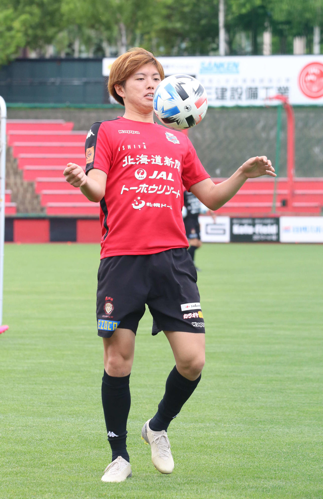 練習で汗を流す札幌FW藤村（撮影・浅水友輝）