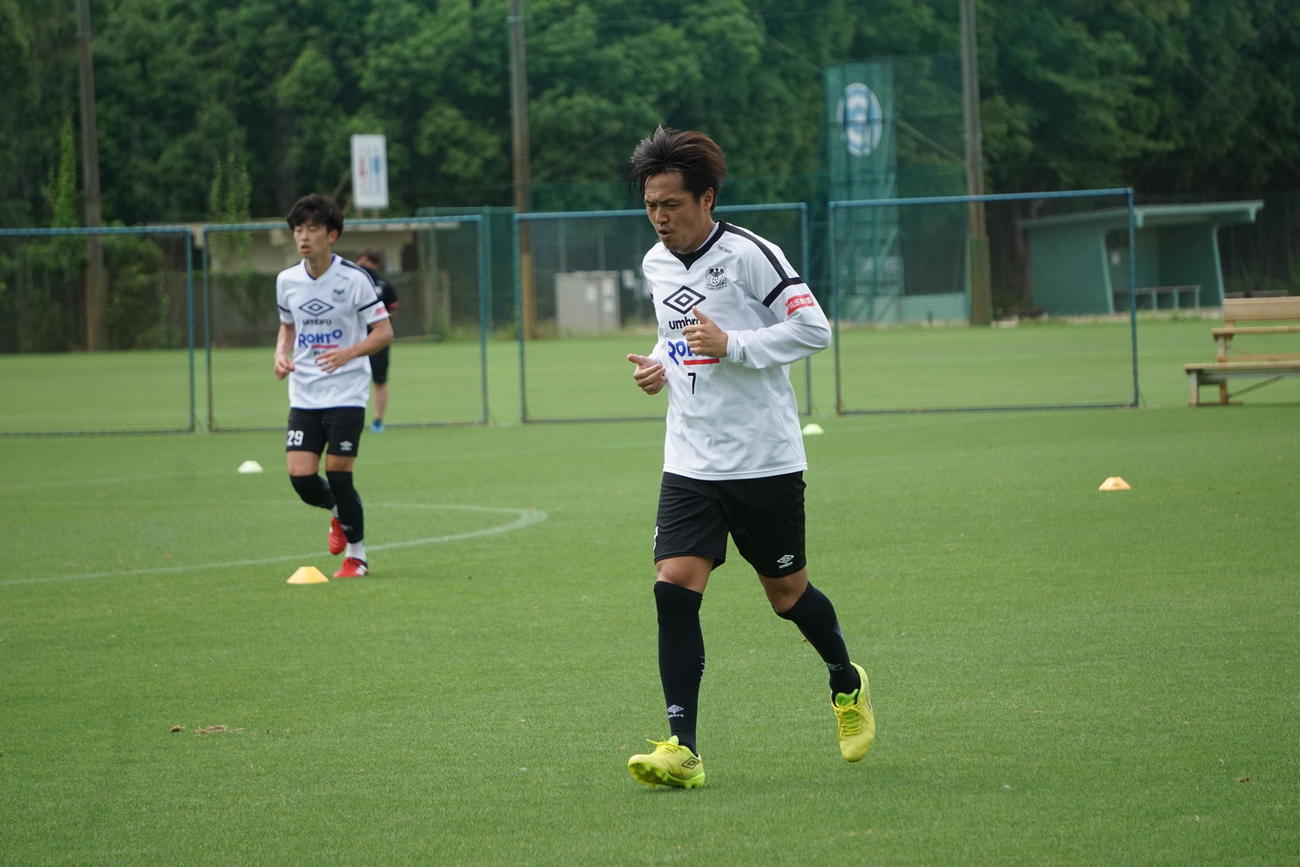 G大阪は全体練習を再開し、MF遠藤は黙々とランニングⓒGAMBAOSAKA