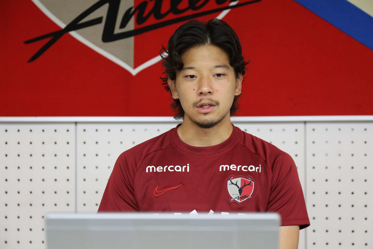 オンライン取材に応じる鹿島MF白崎凌兵（C）KASHIMA　ANTLERS