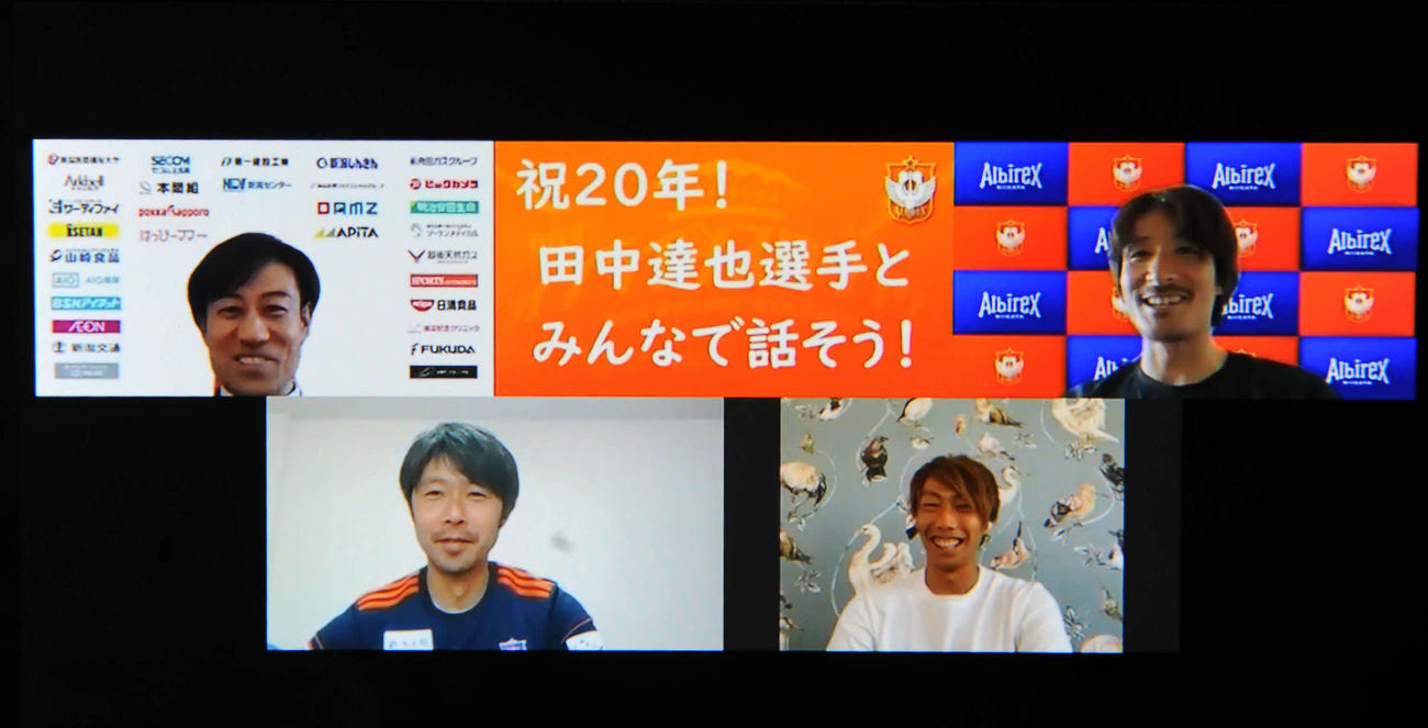 トークライブに出演した上段左から野沢洋輔氏、田中達也、下段左から本間勲氏、東口順昭