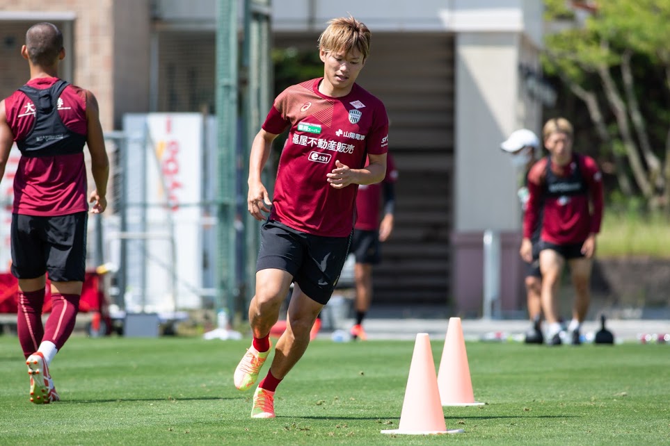 J1再開初戦へ調整する神戸FW藤本憲明（C）VISSELKOBE