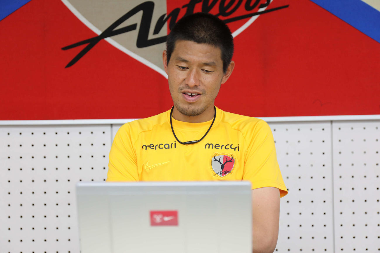 取材に応じる鹿島GK曽ケ端準（C）KASHIMA　ANTLERS