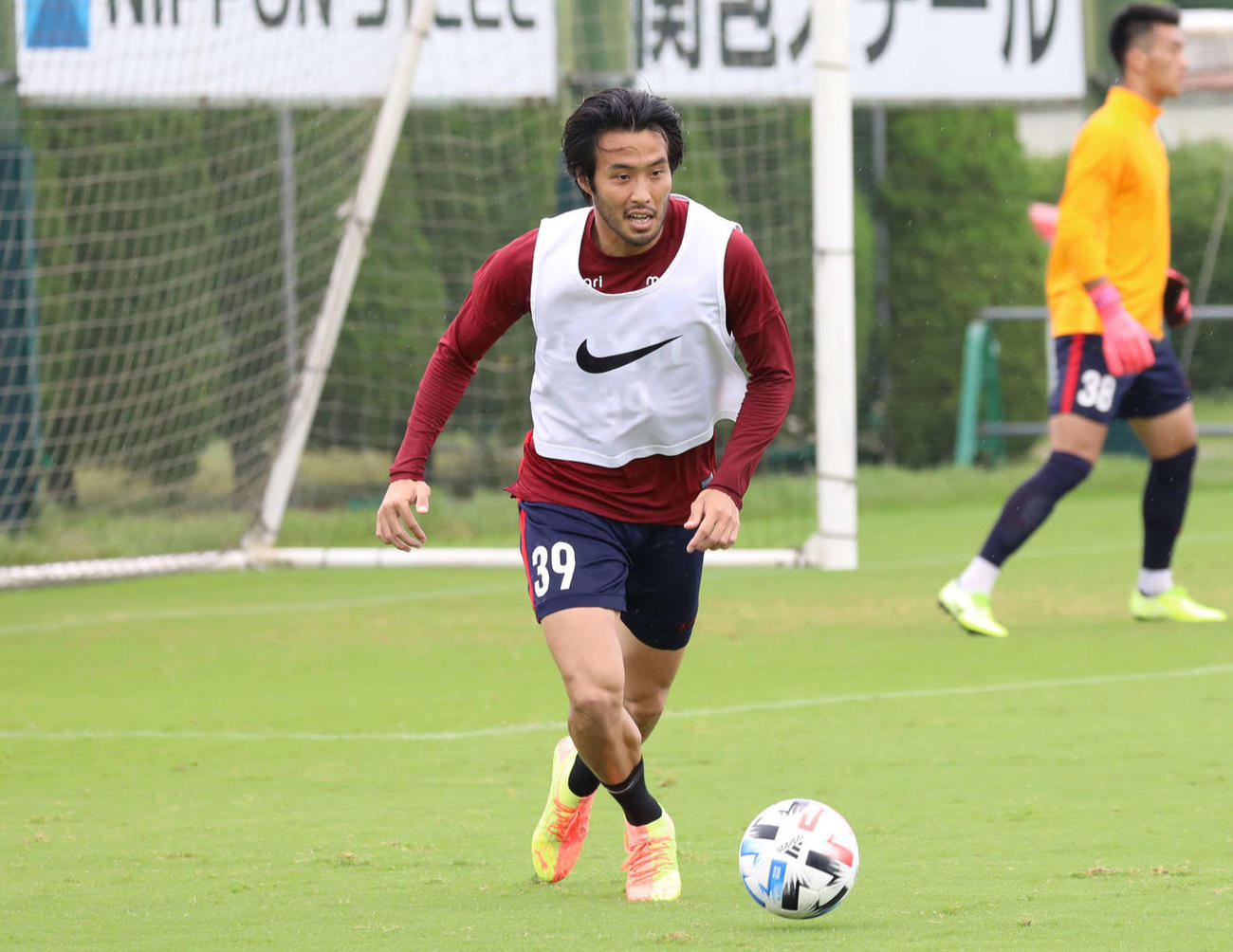 雨の中練習をする鹿島DF犬飼智也（C）KASHIMA　ANTLERS