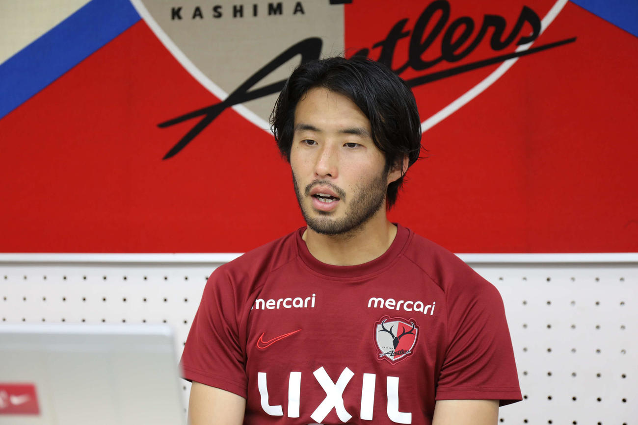 取材に応じる鹿島DF犬飼智也（C）KASHIMA　ANTLERS