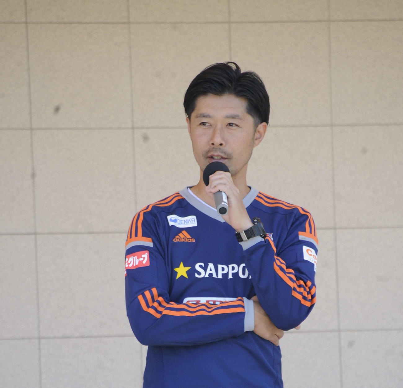 J2新潟の本間勲氏（2019年5月19日撮影）