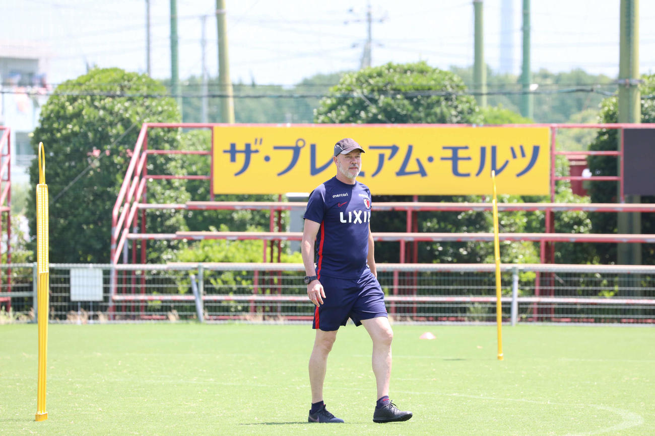 練習を指導する鹿島ザーゴ監督（C）KASHIMA　ANTLERS