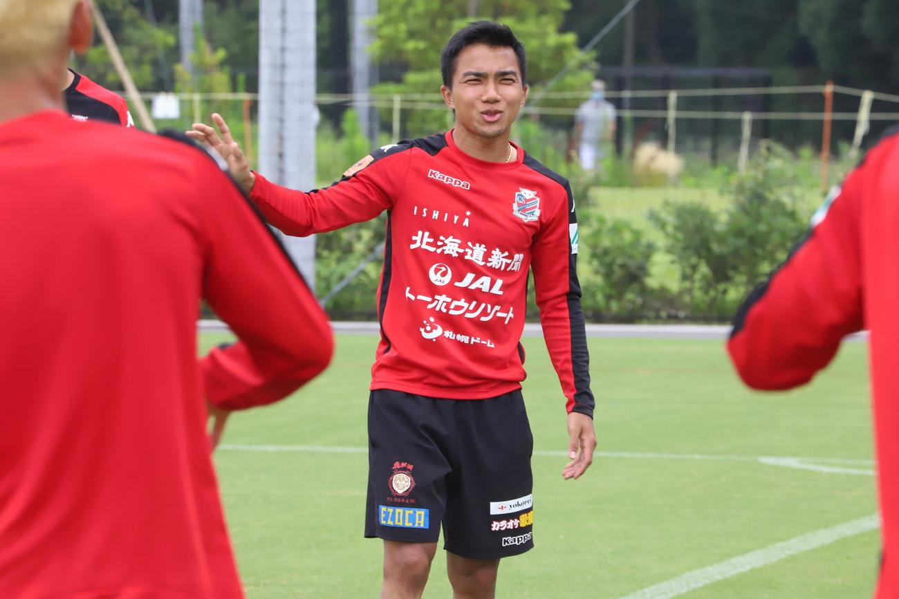 横浜FC戦から一夜明け、リカバリーをする札幌MFチャナティップ（クラブ提供）