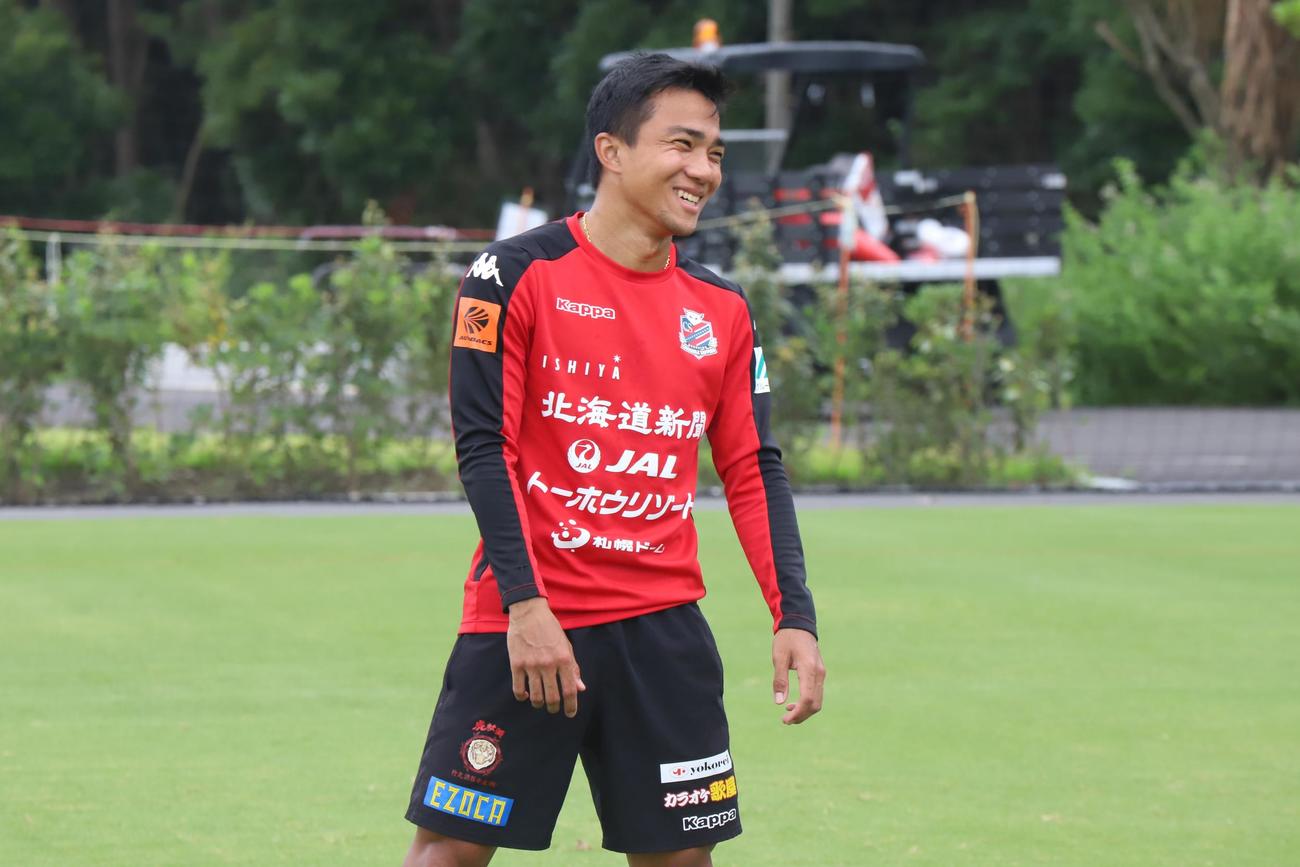 横浜FC戦から一夜明け、リカバリーをする札幌MFチャナティップ（クラブ提供）