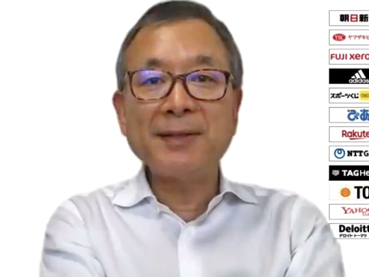 オンラインで開かれた実行委員会を終え、取材に応じるJリーグの村井満チェアマン（共同）