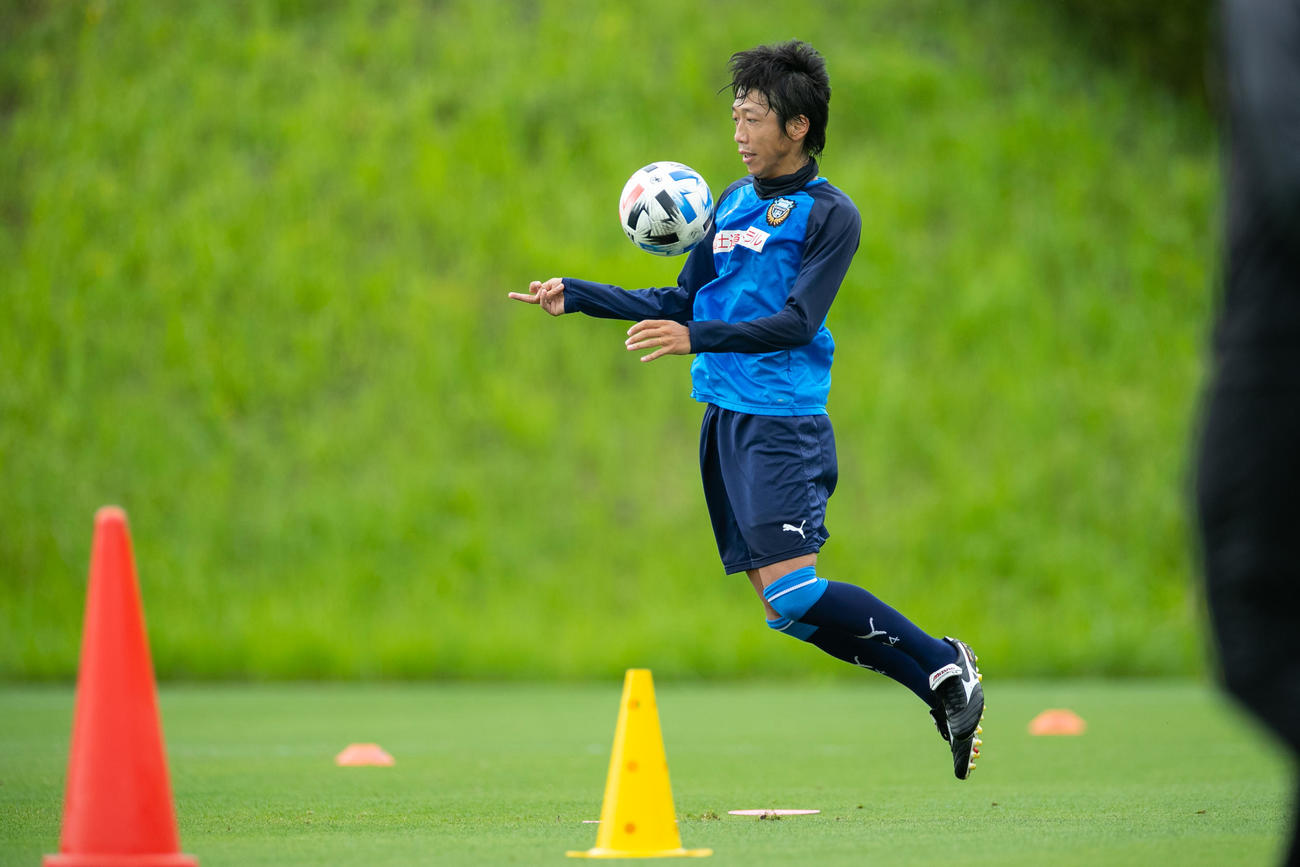 復帰へ向けてリハビリを続ける川崎F・MF中村(川崎F提供)