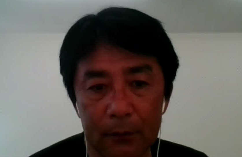 オンラインで取材に応じる湘南浮嶋監督