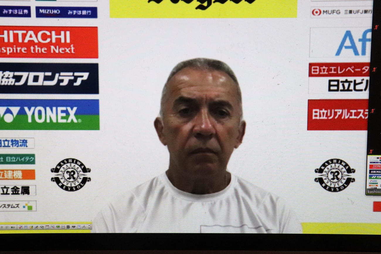 オンライン取材に応じた柏ネルシーニョ監督
