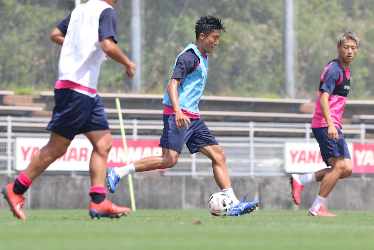 練習に臨むC大阪FW都倉（中央）（C）CEREZO　OSAKA