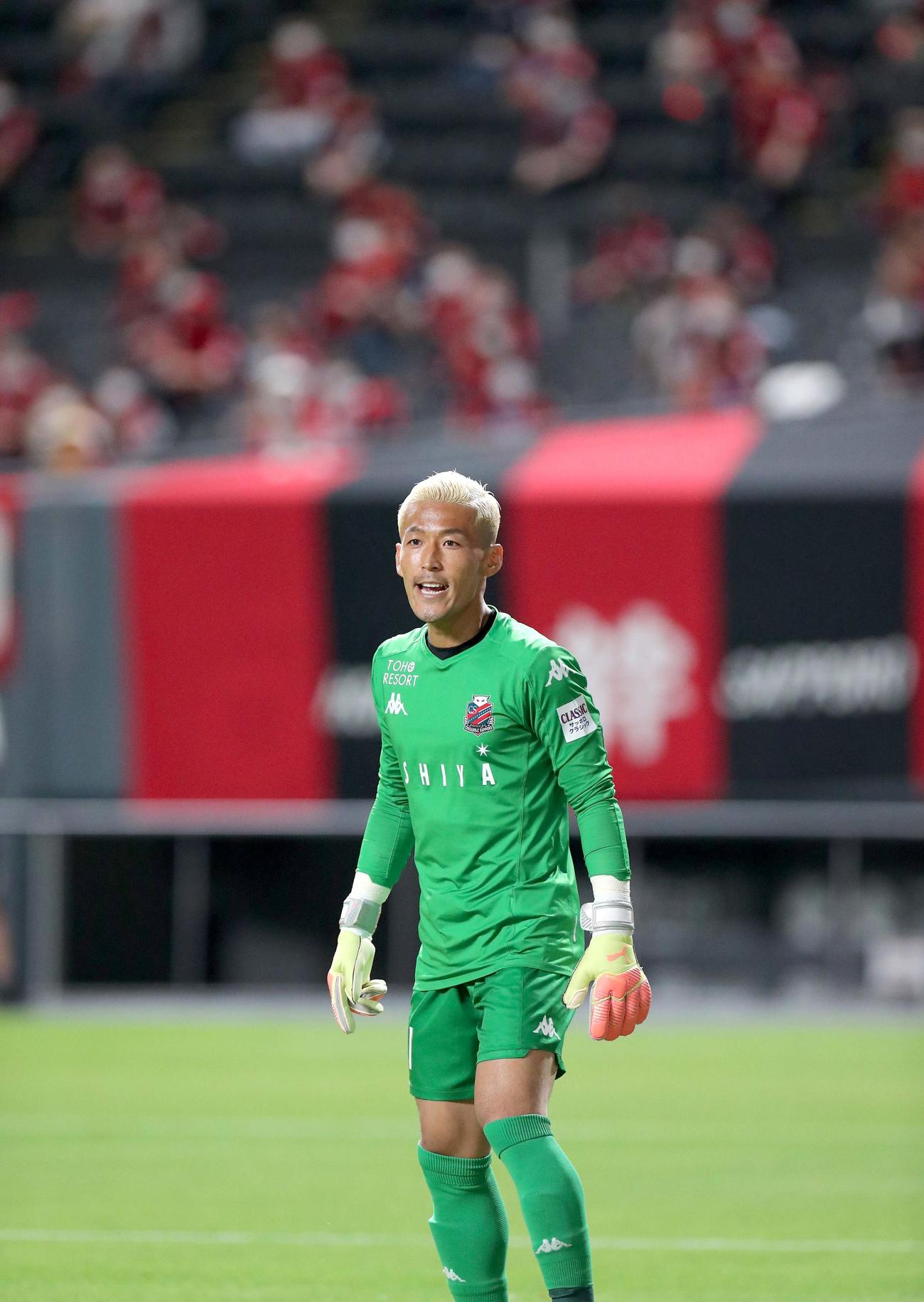 札幌対東京　指示をする札幌GK菅野孝（撮影・佐藤翔太）