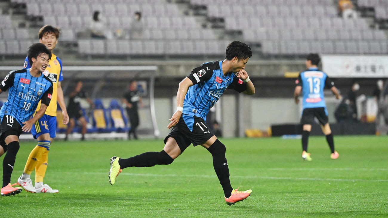 仙台対川崎F　後半、ゴールを決め駆けだす川崎F・FW小林（撮影・鈴木みどり）