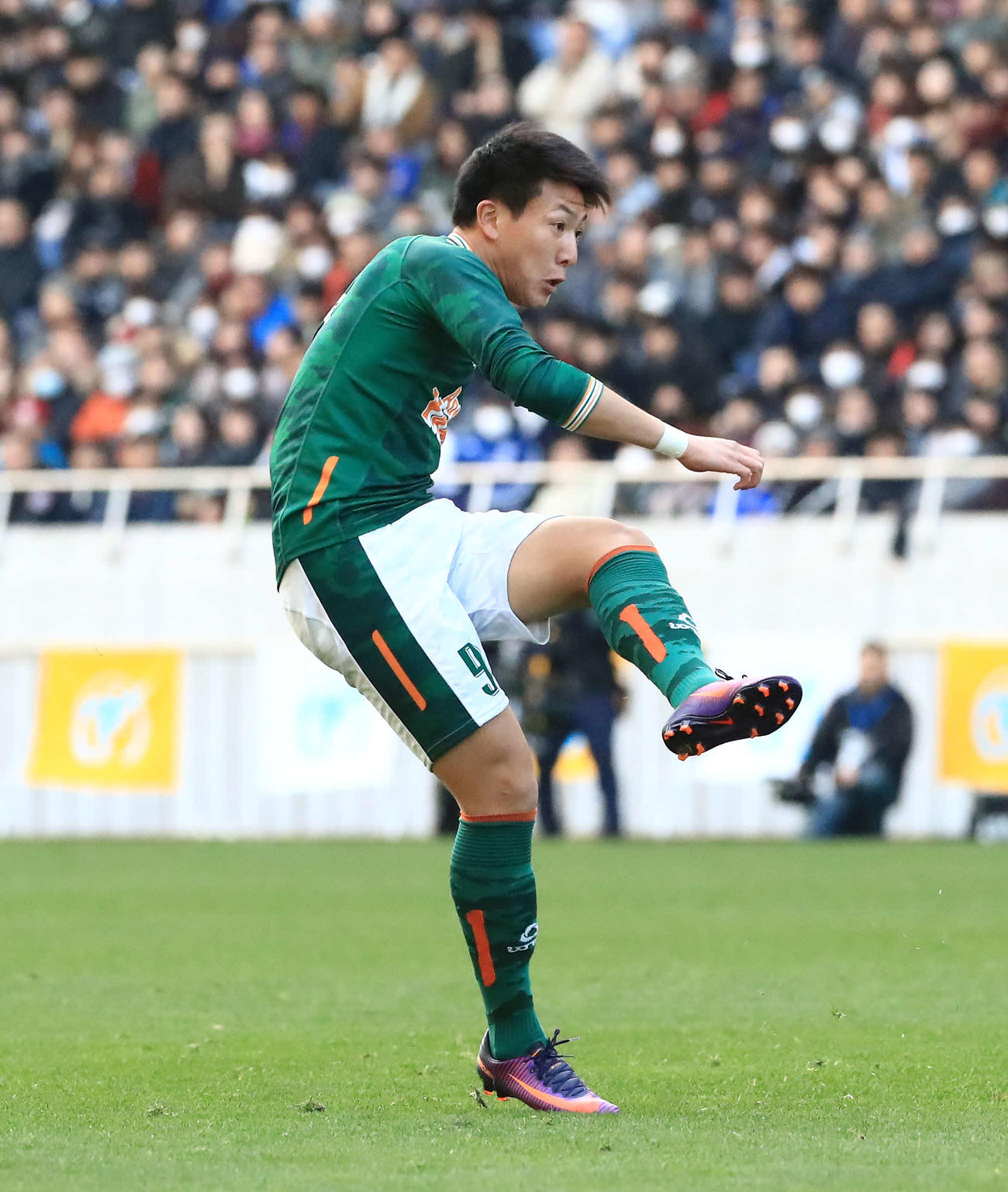 17年1月、全国高校サッカー選手権でゴールを決める青森山田FW佐々木快