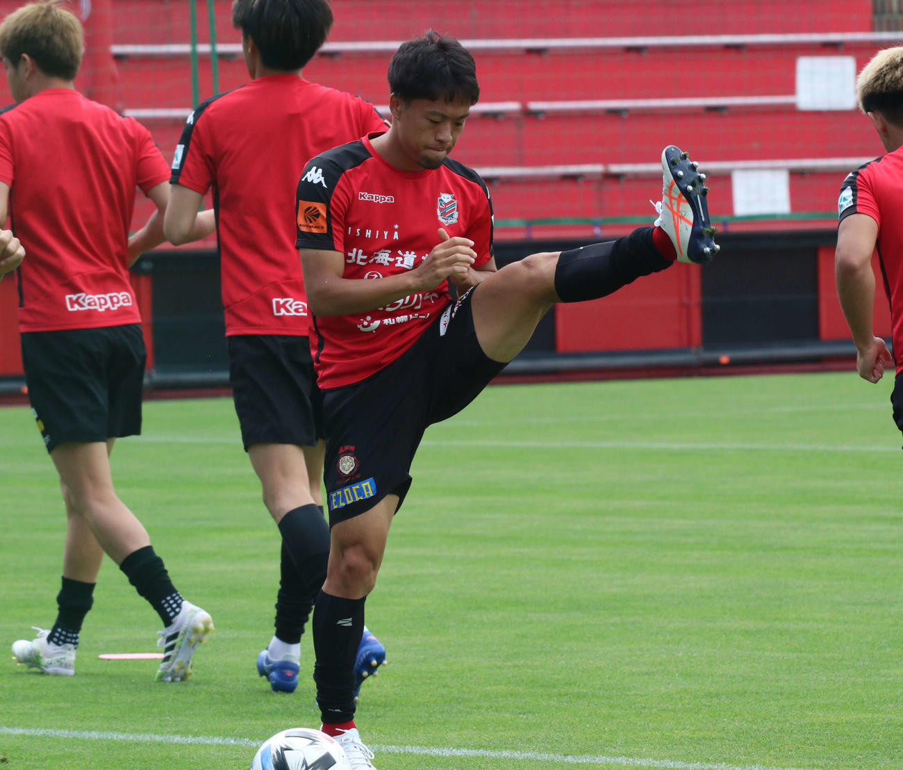 神戸戦に向け練習に励む札幌MF駒井（撮影・浅水友輝）