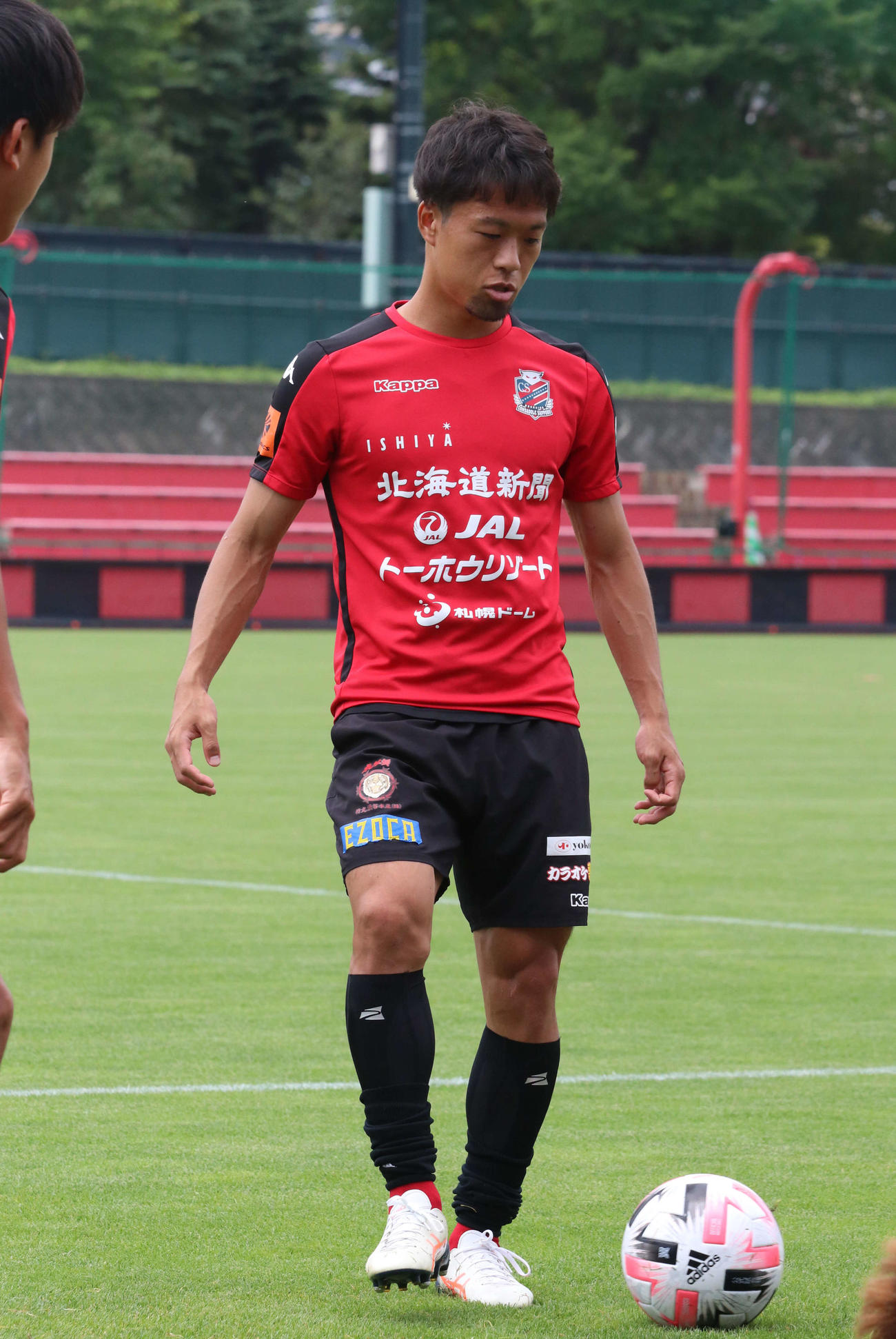 神戸戦に向け練習に励む札幌MF駒井（撮影・浅水友輝）