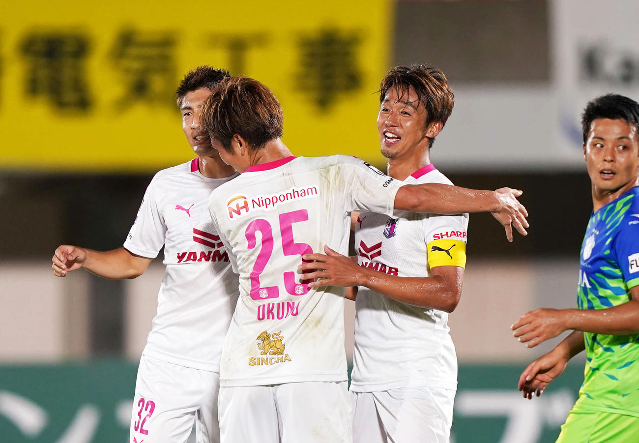 後半、PKで先制ゴールを決め喜ぶC大阪MF清武（撮影・江口和貴）