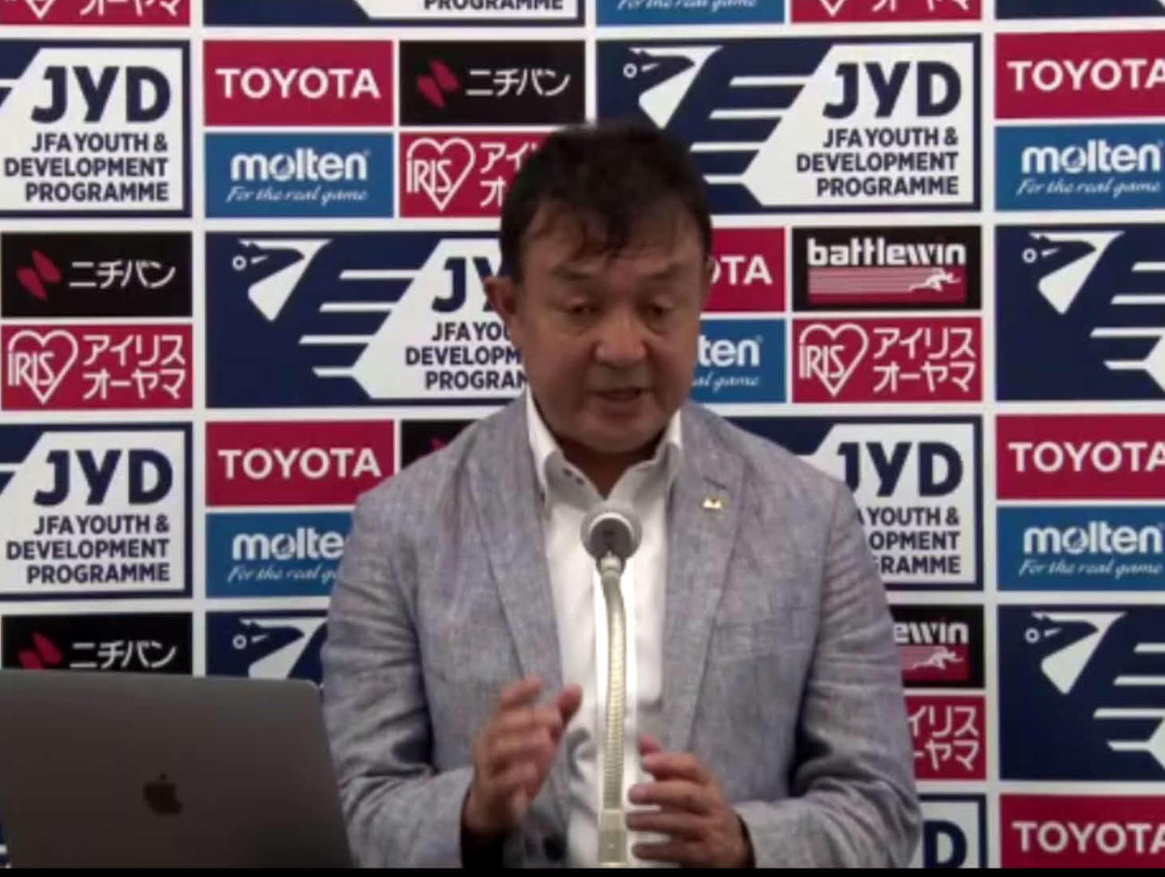 Associate－Pro（A－pro）ライセンス養成講習会についてのオンライン会見を行うJFAの小野技術委員会副委員長