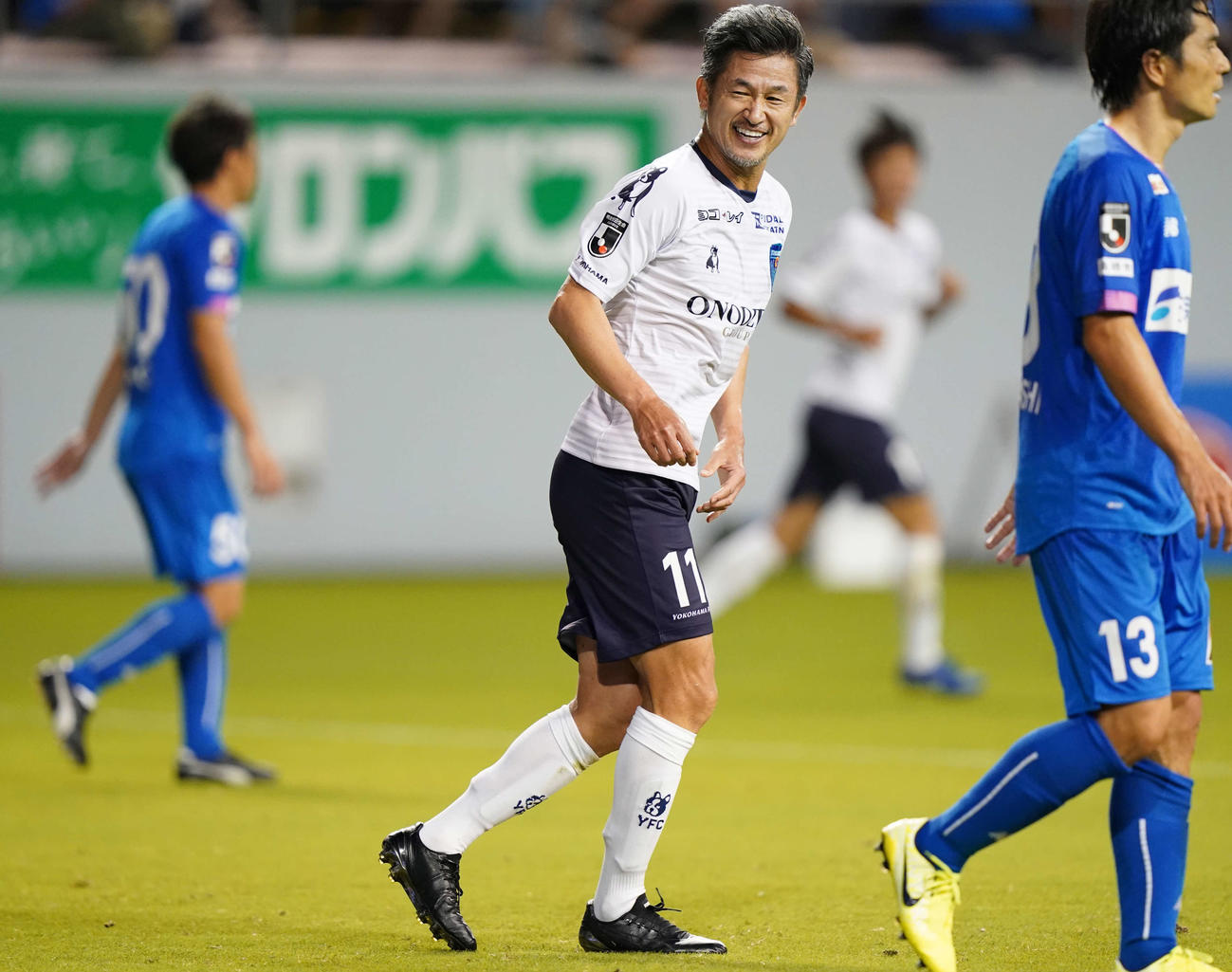 鳥栖対横浜FC　前半、ヘディングシュートを決めきれず悔しい表情の横浜FC・FWカズ（撮影・江口和貴）