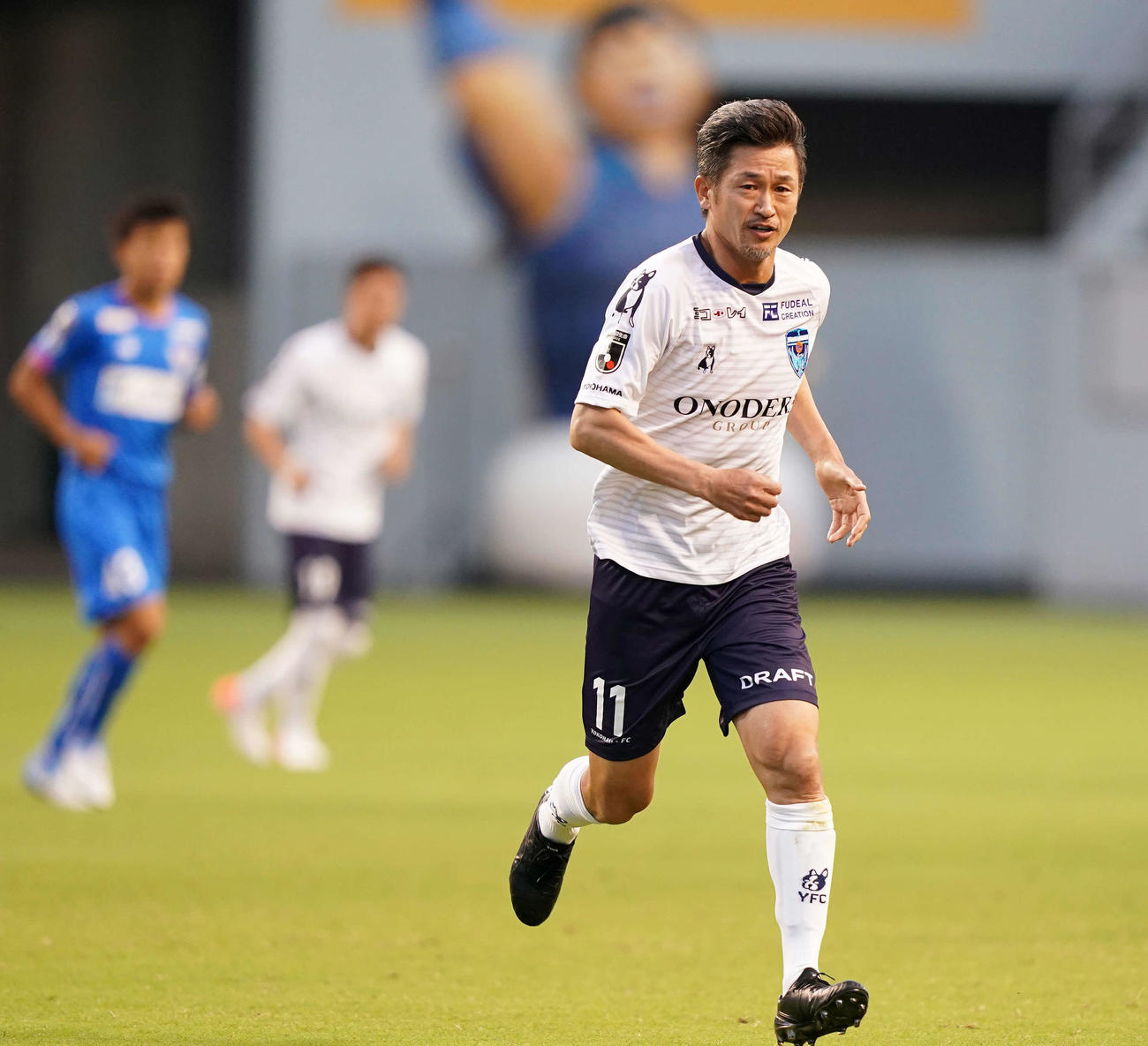 鳥栖対横浜FC　前半、先発出場する横浜FC・FWカズ（撮影・江口和貴）