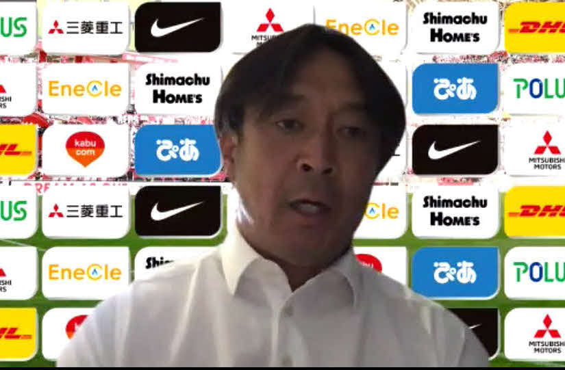 遠征先からウェブ会見に臨む浦和大槻監督