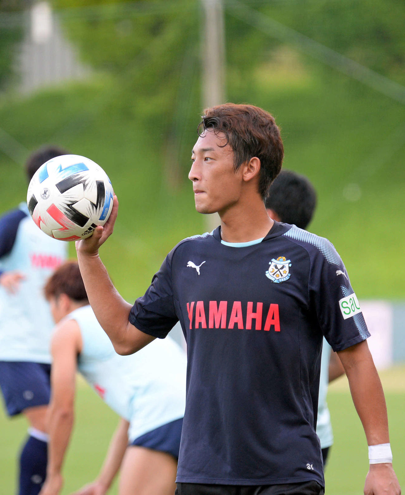 引き締まった表情で練習に臨む磐田GK志村