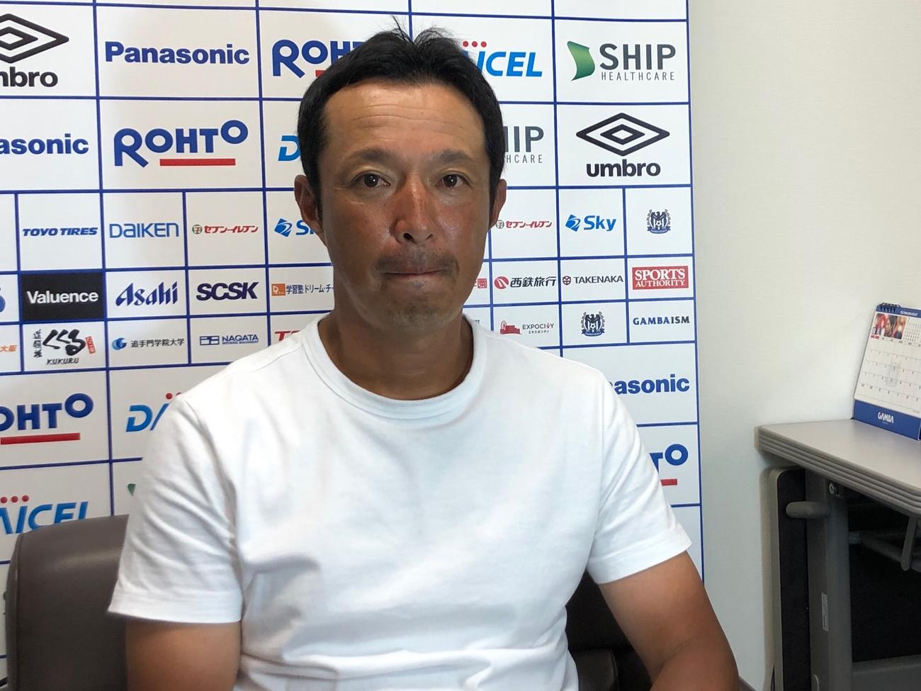 取材対応するG大阪U－23森下仁志監督（C）GAMBAOSAKA