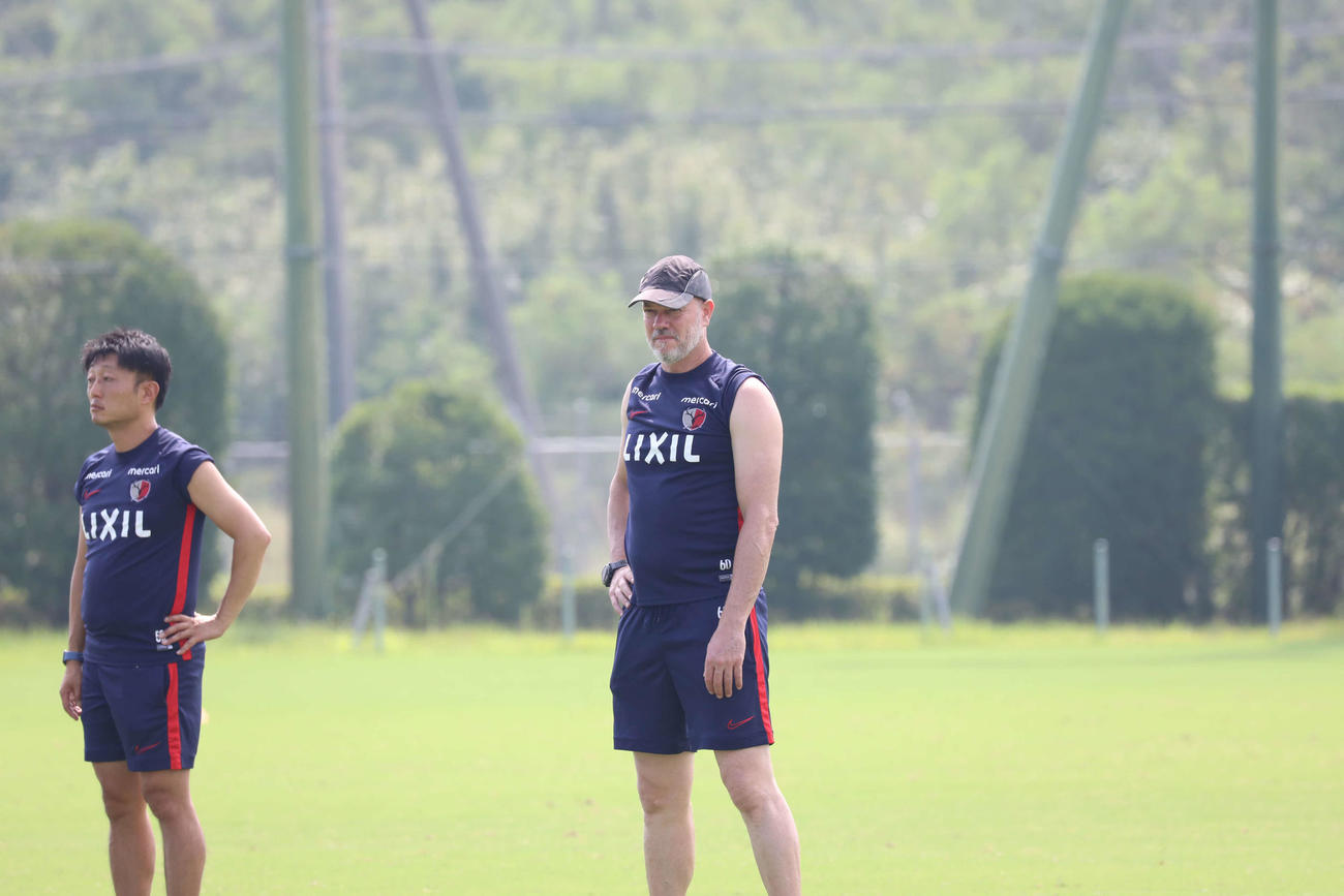 前日練習を行う鹿島のザーゴ監督（C）KASHIMA　ANTLERS