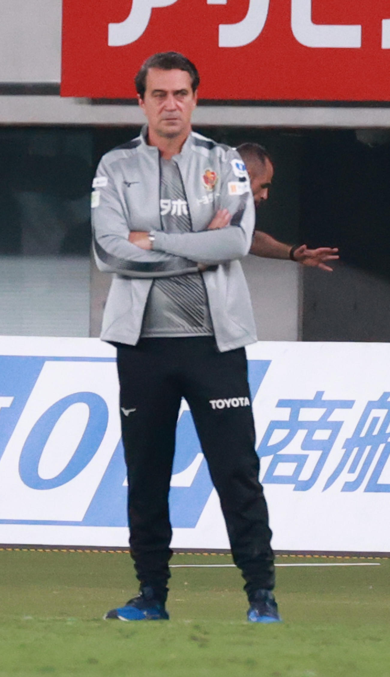 東京対名古屋　名古屋マッシモ・フィッカデンティ監督（撮影・中島郁夫）