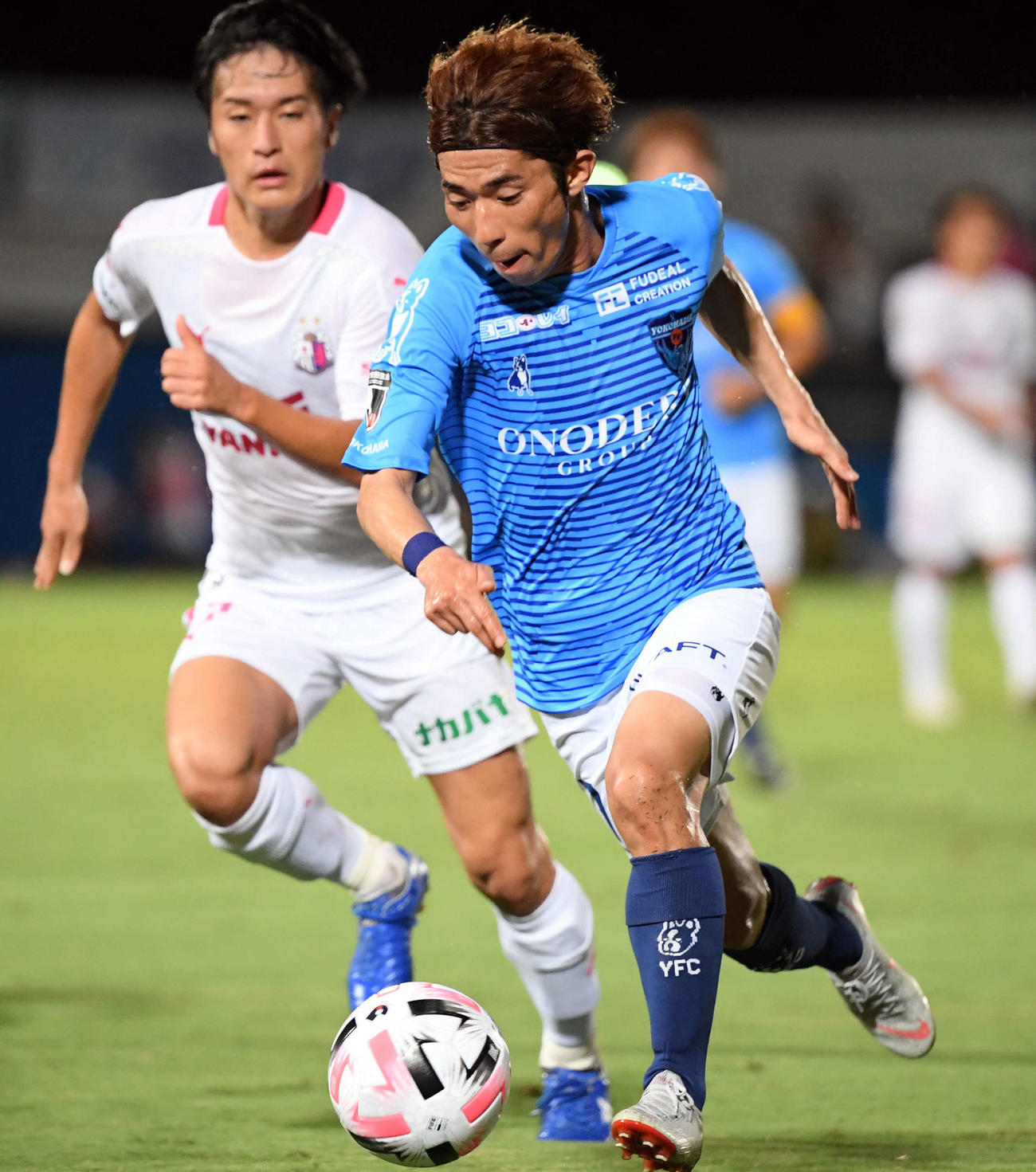 横浜FC対C大阪　前半、前線にドリブルで上がる横浜FCMF松浦（撮影・たえ見朱実）