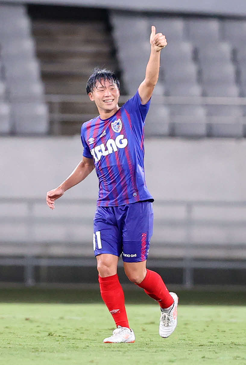 東京対名古屋　前半、ゴールし喜ぶ東京MF安部（撮影・鈴木正人）