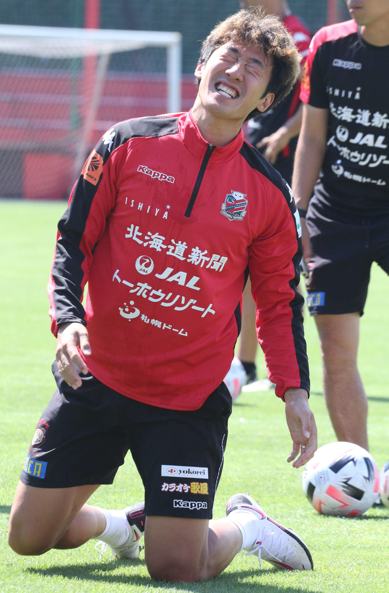 広島戦の前日練習のボール回しで悔しがる札幌DFキム（撮影・浅水友輝）