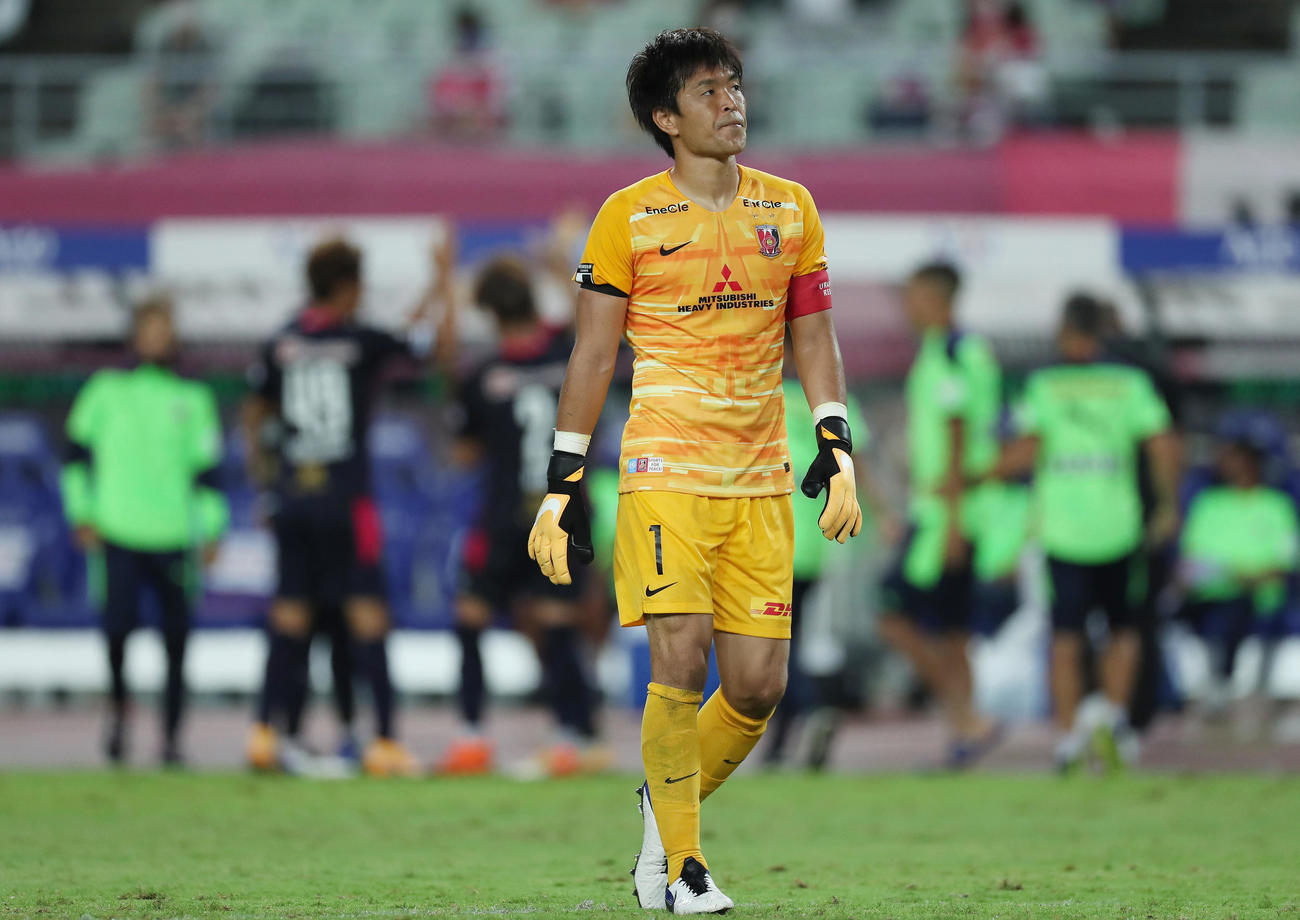 C大阪対浦和　後半、ボールを奪われC大阪FW藤尾にゴールを許した浦和GK西川は悔しそうな表情をみせる（撮影・前田充）