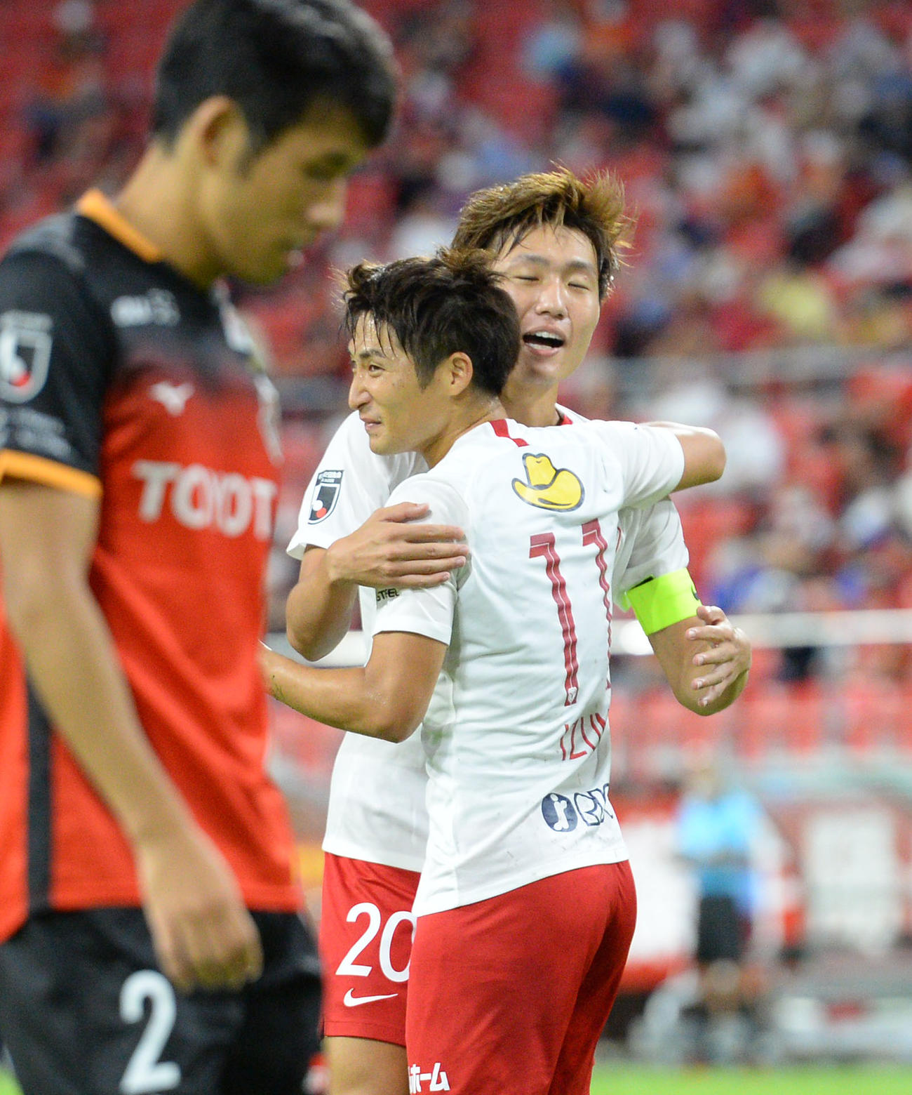 明治安田生命J1リーグ公式戦　名古屋対鹿島　前半、先制ゴールを決め三竿健斗と喜ぶ鹿島MF和泉竜司（撮影・森本幸一）