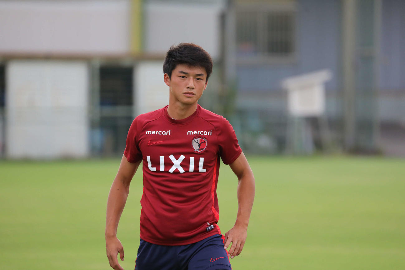 明大DF常本は特別指定選手として鹿島の練習に合流した(C)KASHIMA　ANTLERS