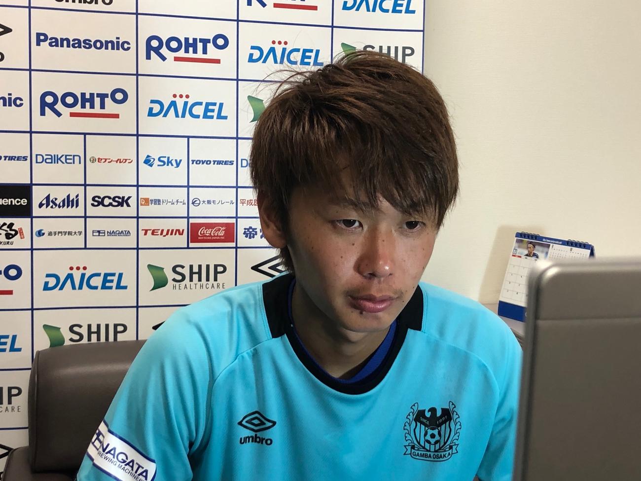 オンラインで取材対応するG大阪MF芝本（C）GAMBAOSAKA