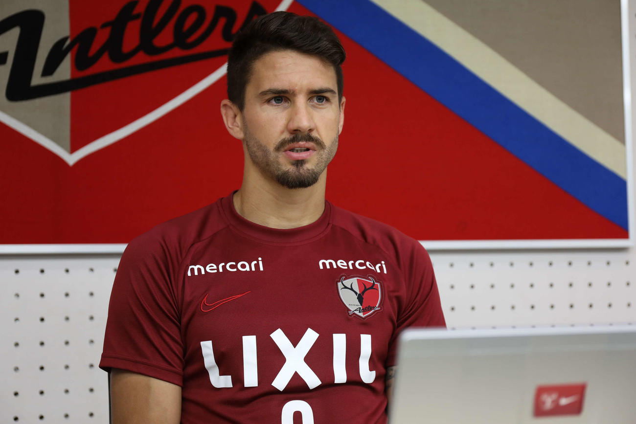 C大阪戦の前日練習を終えて取材に応じる鹿島FWエヴェラウド（C）KASHIMA　ANTLERS