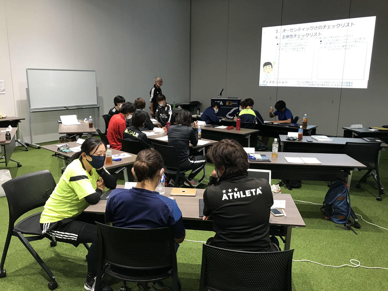 「A－proライセンス養成講習会」の国内集中講習会の様子（日本サッカー協会提供）