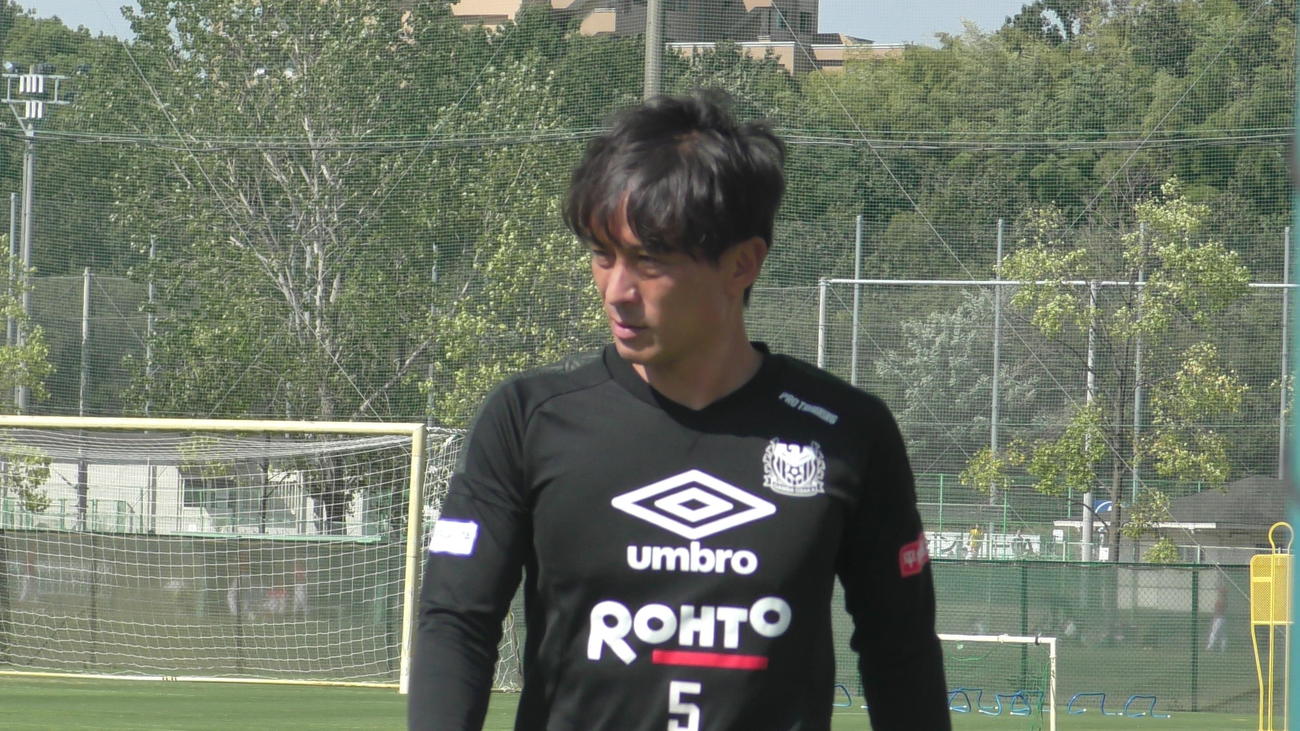 名古屋戦への練習を指揮するG大阪宮本監督（C）GAMBAOSAKA