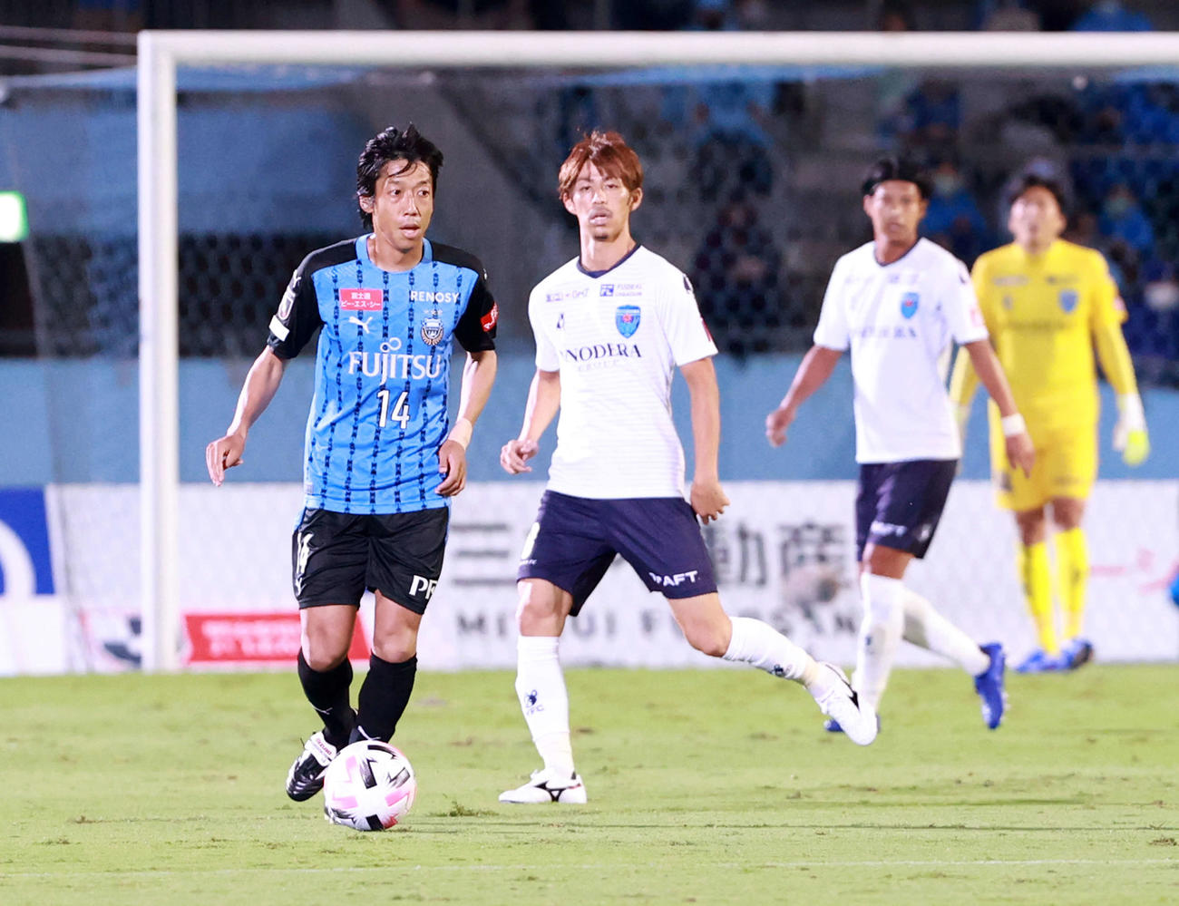 川崎F対横浜FC　前半、ドリブルする川崎F・MF中村憲剛（2020年9月23日撮影）