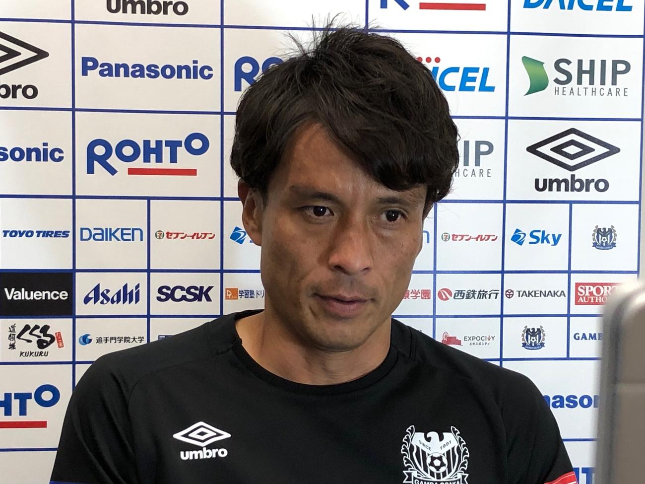 取材対応するG大阪宮本監督（C）GAMBAOSAKA