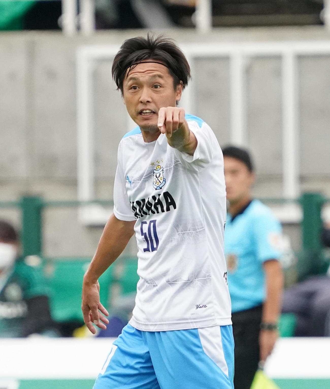 松本対磐田　前半、指示を出す磐田MF遠藤（撮影・菅敏）