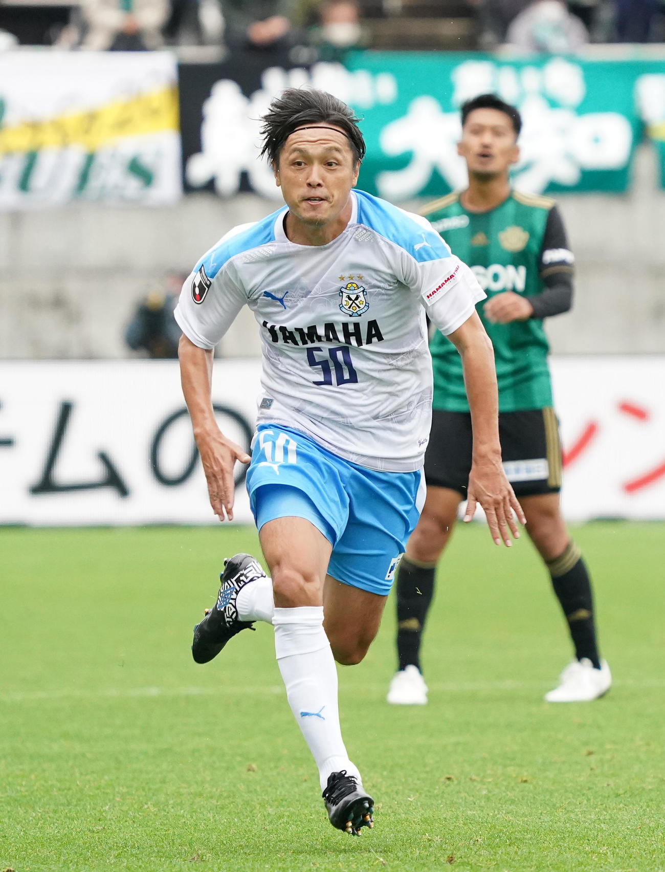 松本対磐田　前半、ボールを追う磐田MF遠藤（撮影・菅敏）
