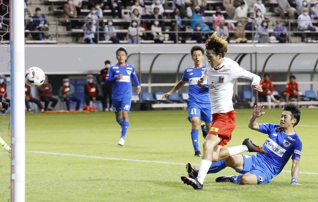 鳥栖―浦和　試合終了間際、浦和・汰木が決勝ゴールを決める（共同）
