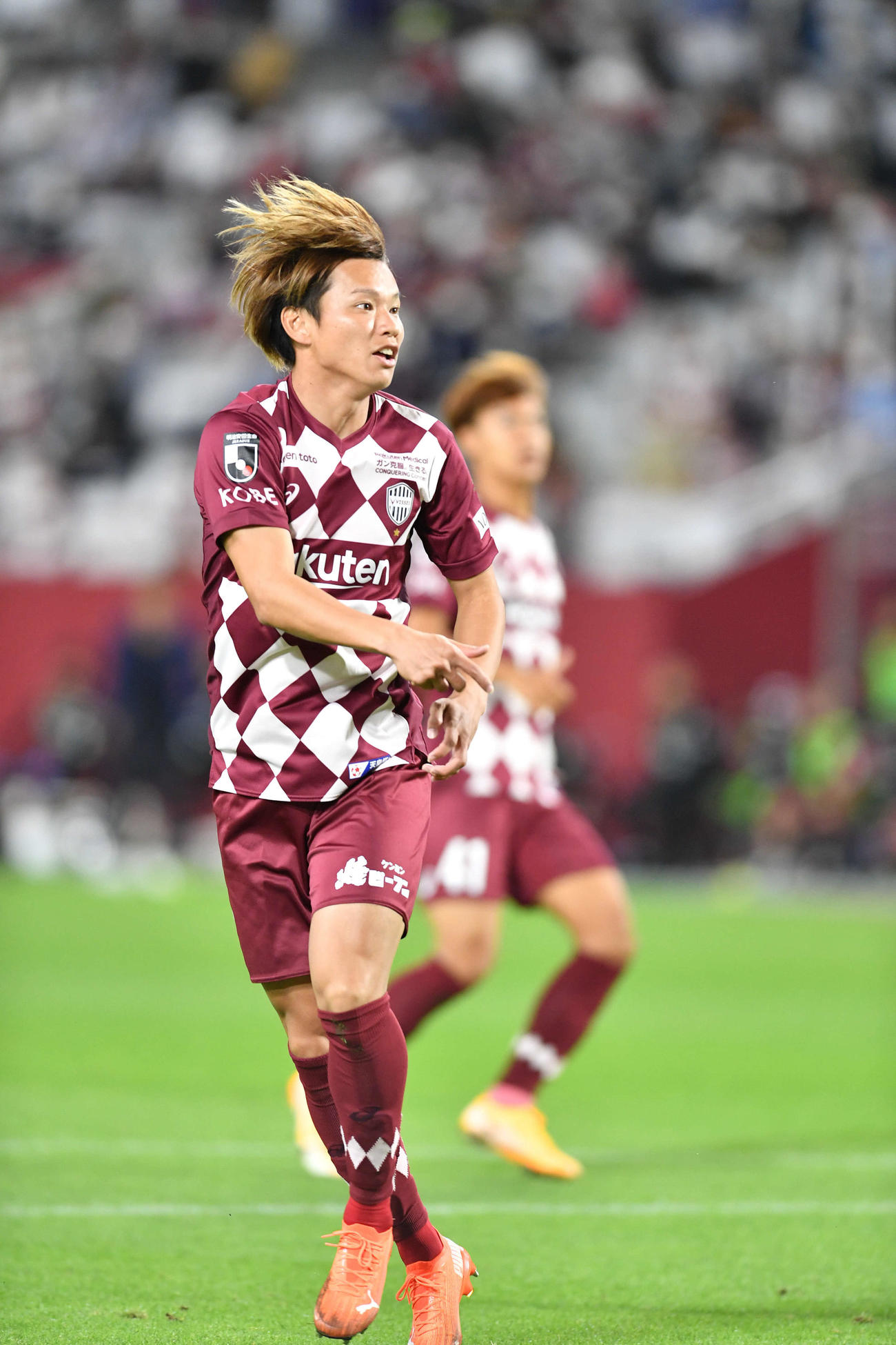 前半、ヘディングシュートで先制ゴールを決めた神戸FW藤本憲明（撮影・岩下翔太）